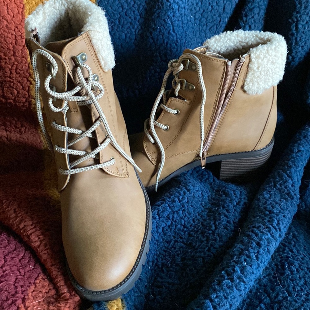 NWOT sheering heeled bootie
